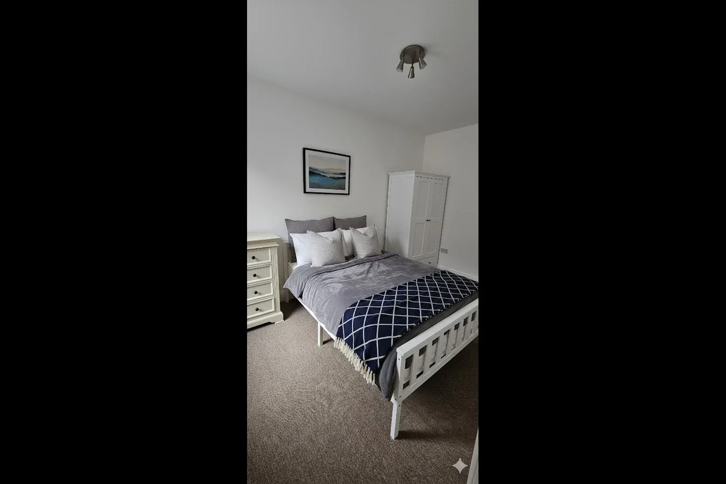 Room West Wycombe Road in High Wycombe