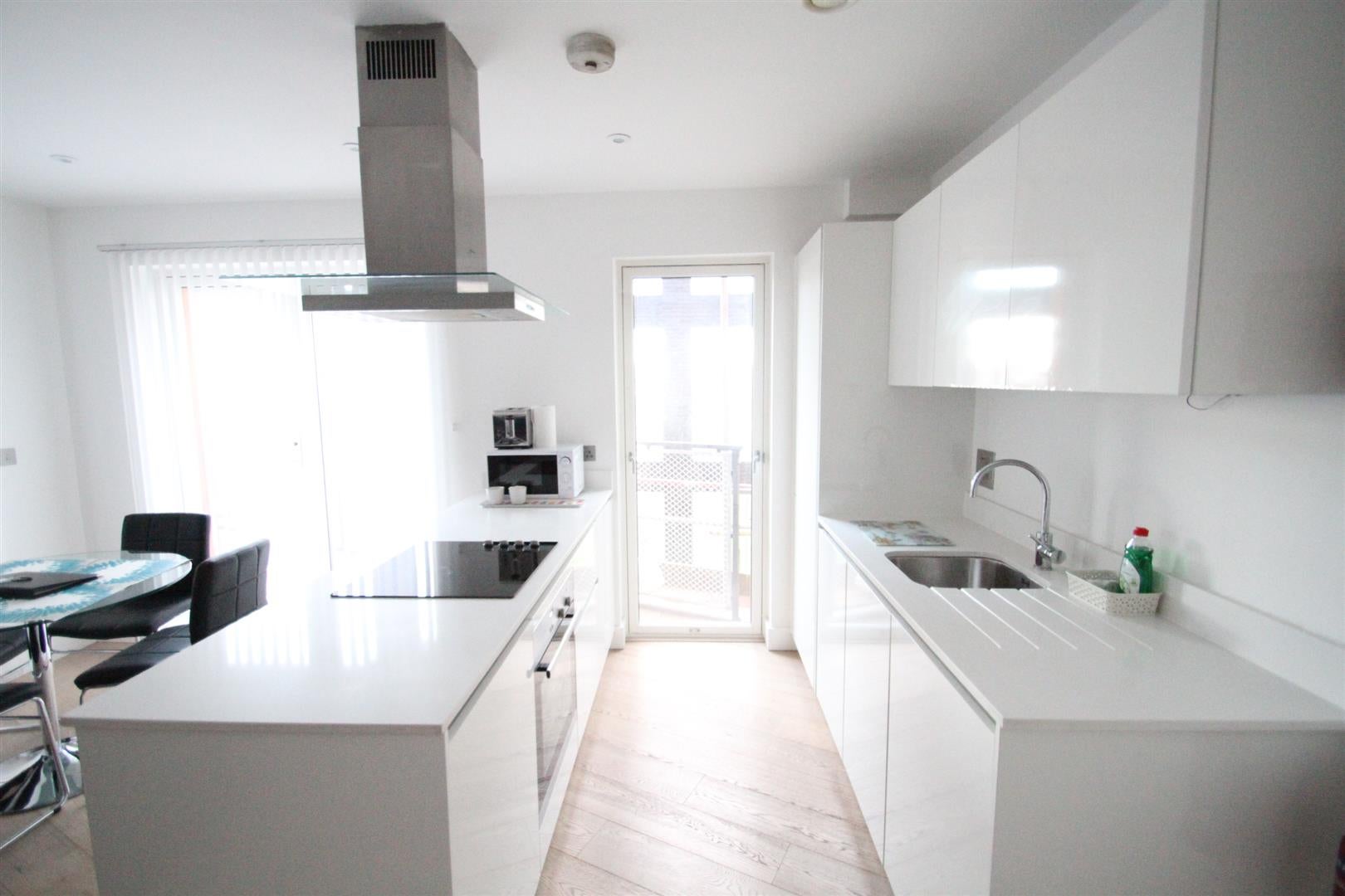 Flat Wenlock Road in Greater London