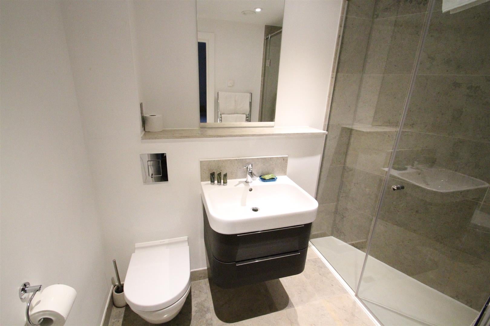 Flat Wenlock Road in Greater London