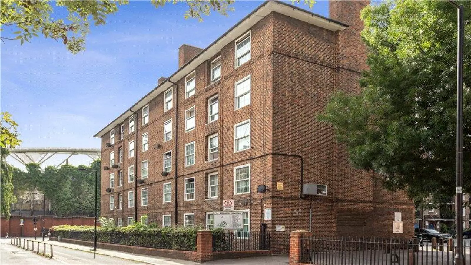 Flat Dolland Street in Greater London