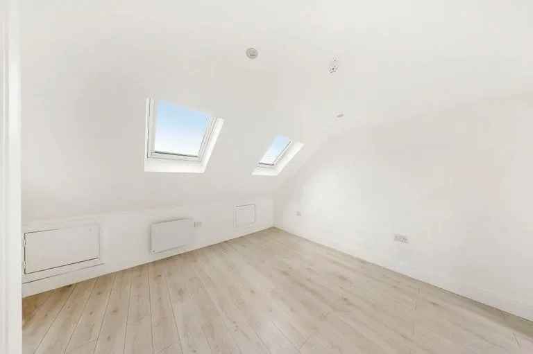 Flat Northolt Road in Greater London
