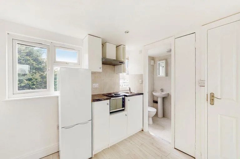 Flat Northolt Road in Greater London