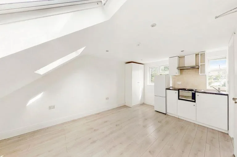 Flat Northolt Road in Greater London