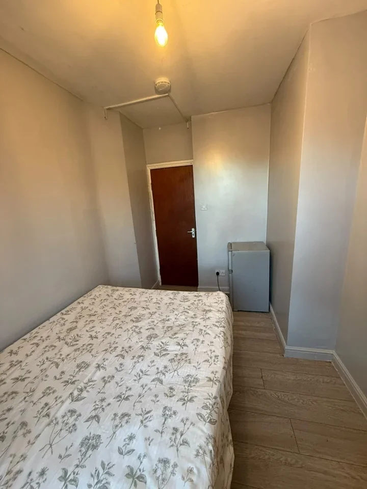 Room Lordship Lane in Greater London