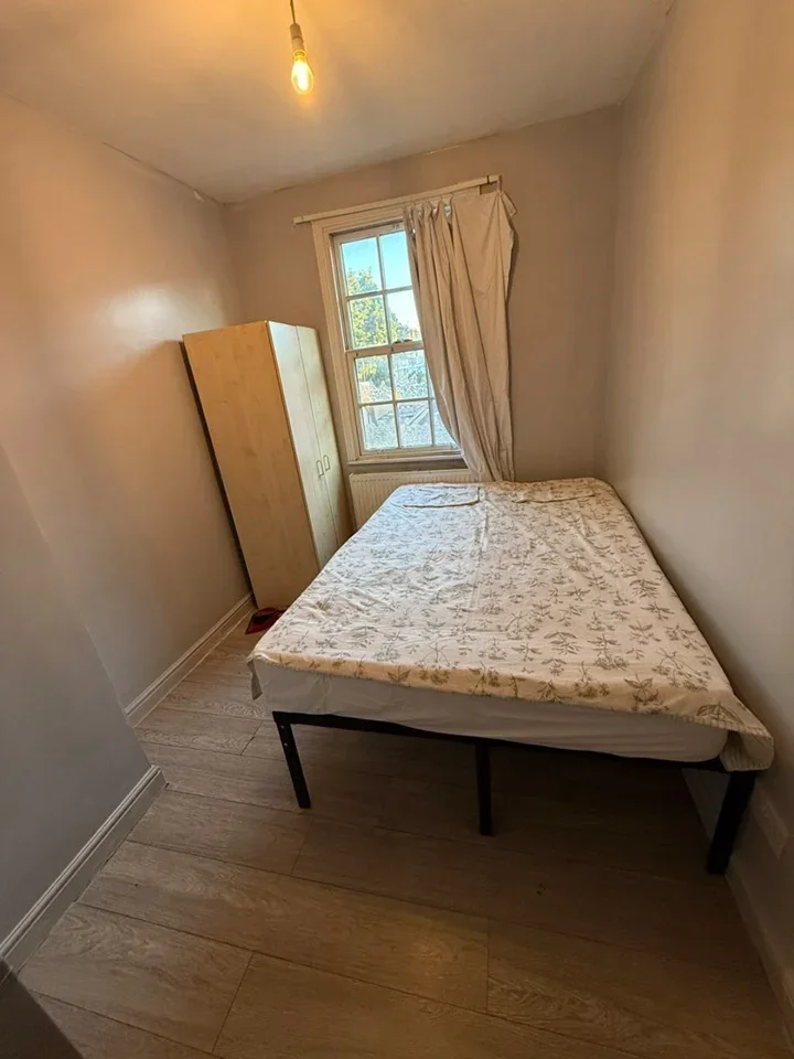 Room Lordship Lane in Greater London