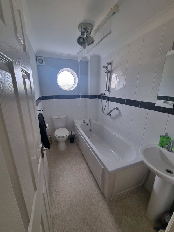 Room Longfleet Road in Poole