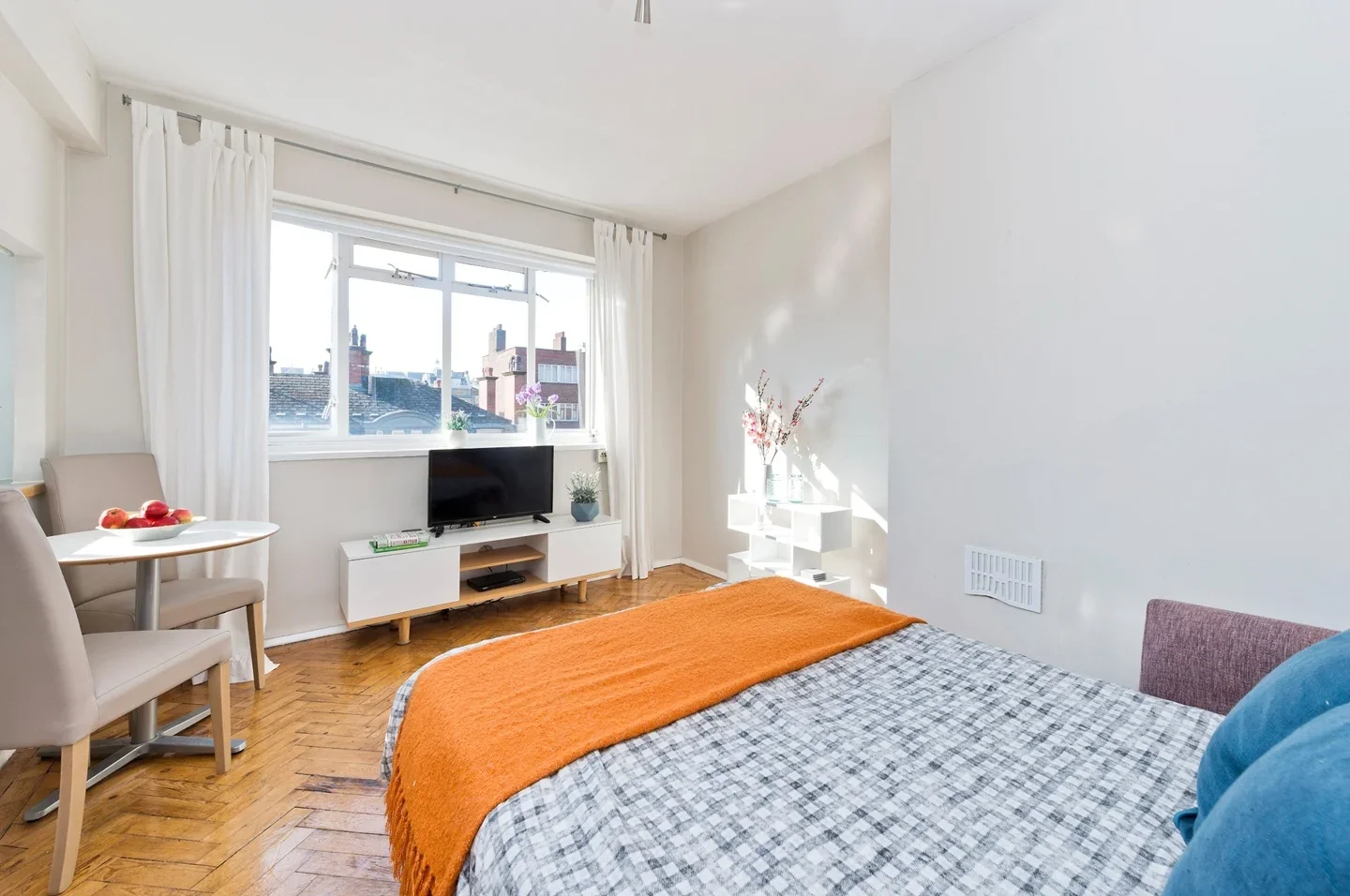 Flat Pond Place in Greater London