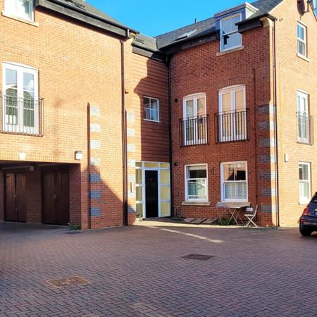 Flat Saint Mary's Road in Harborough