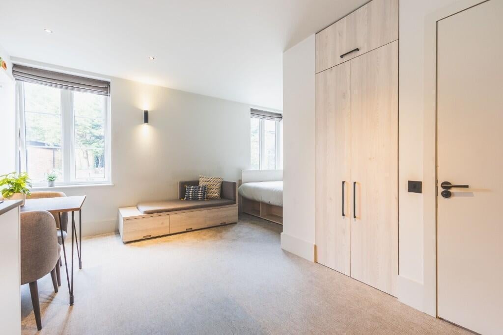 Flat Augustus Road in Greater London