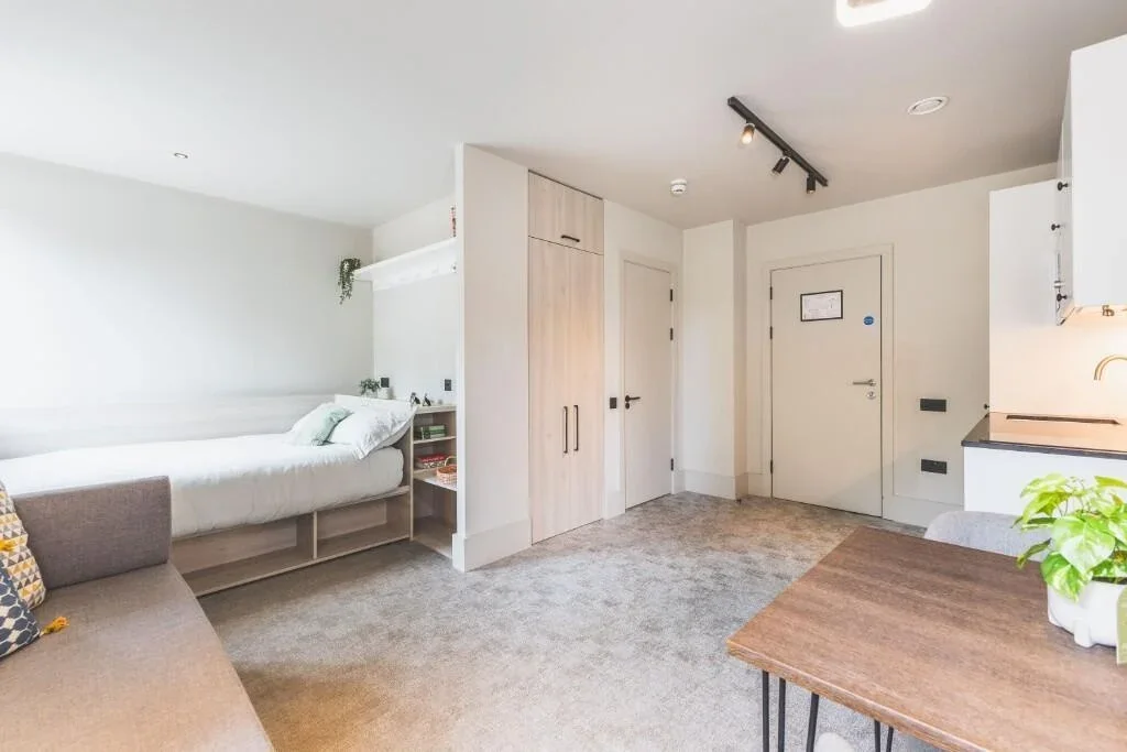 Flat Augustus Road in Greater London