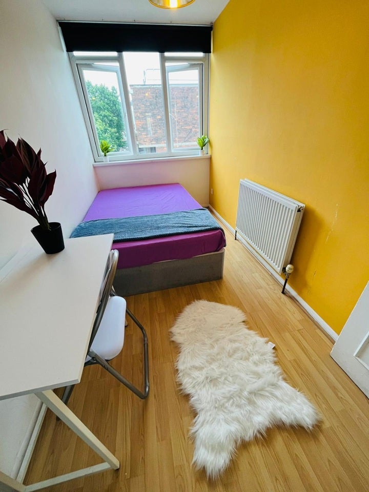 Room Stewarts Road in Greater London