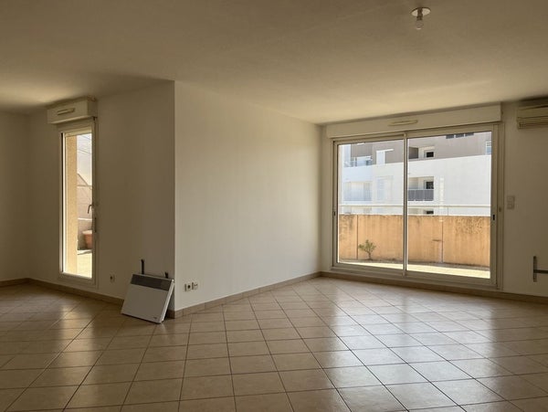 Flat Rue Roger Renzo in Marseille