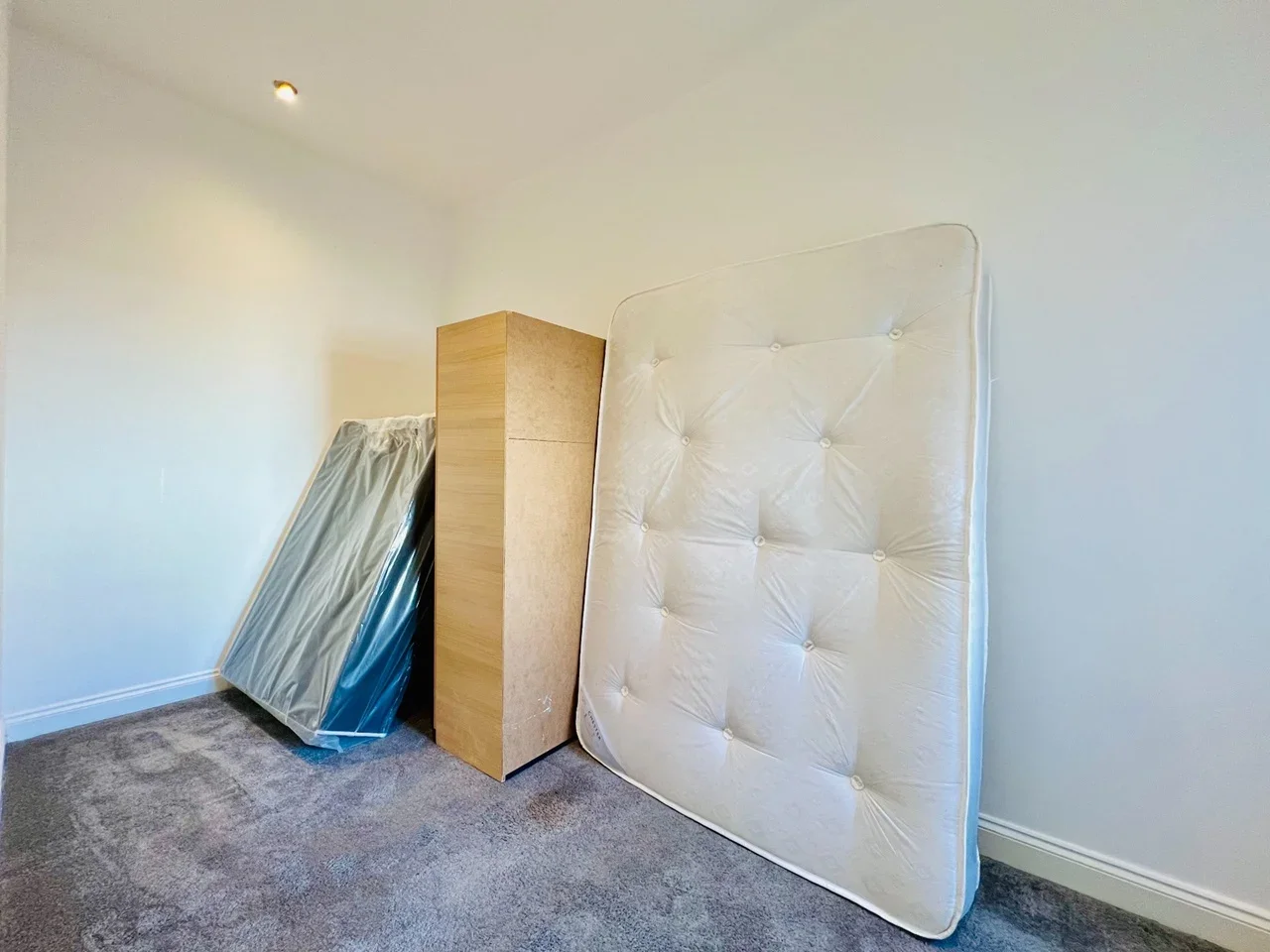 Flat Undine Street in Greater London