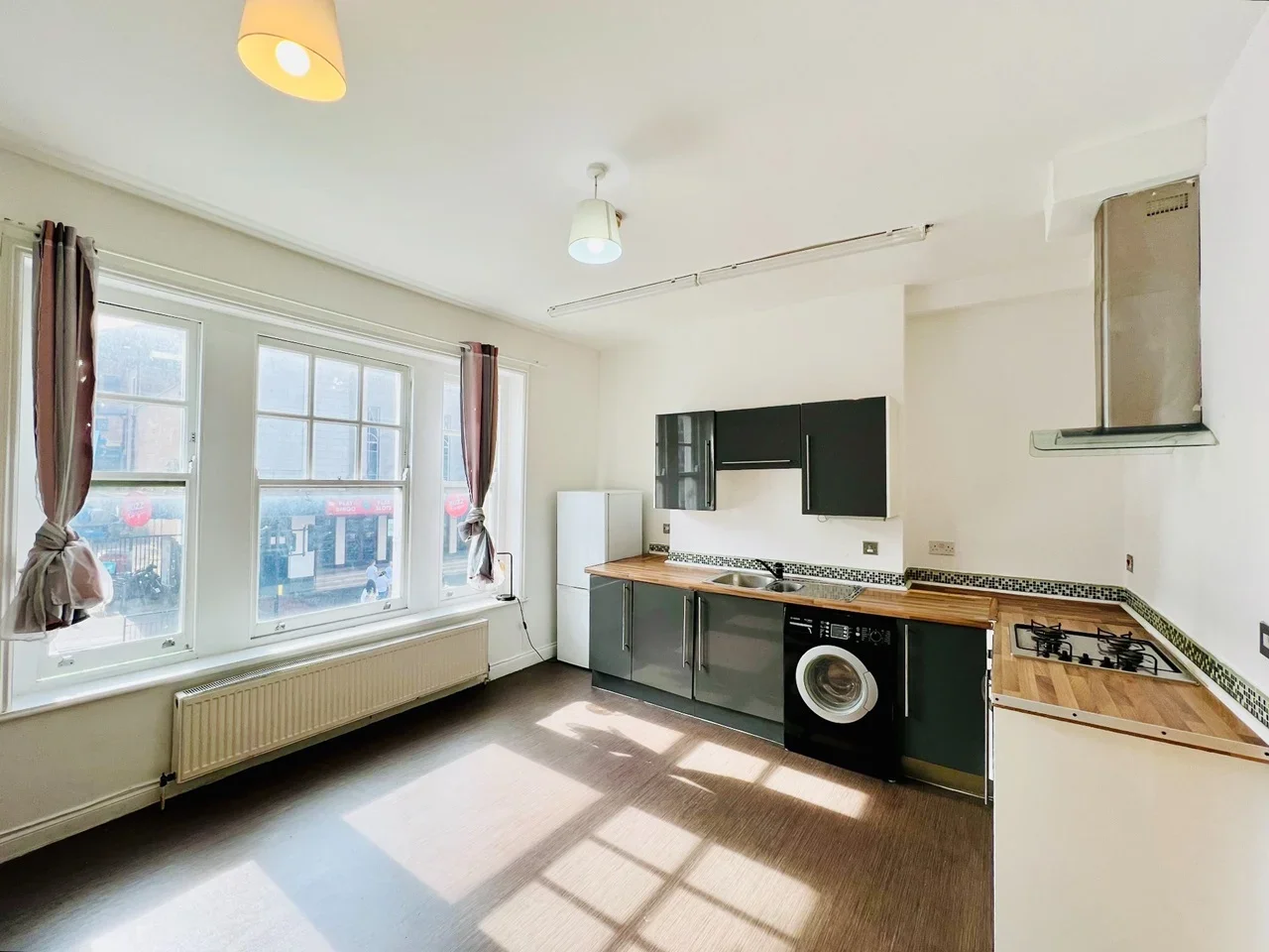 Flat Undine Street in Greater London