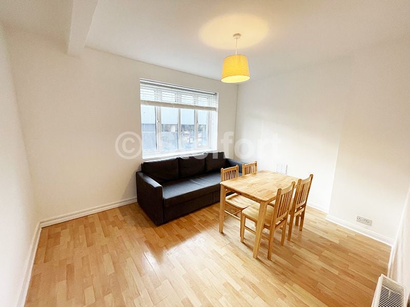 Flat Eversholt Street in Greater London