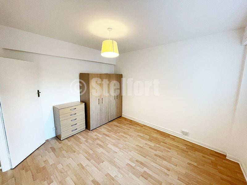 Flat Eversholt Street in Greater London