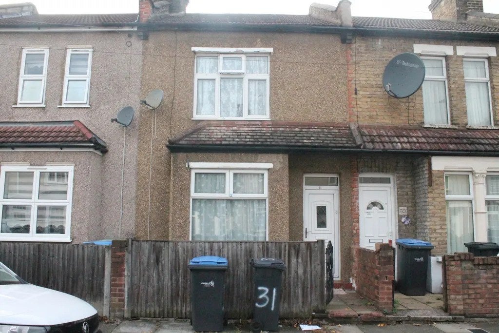 House Harton Road in Greater London