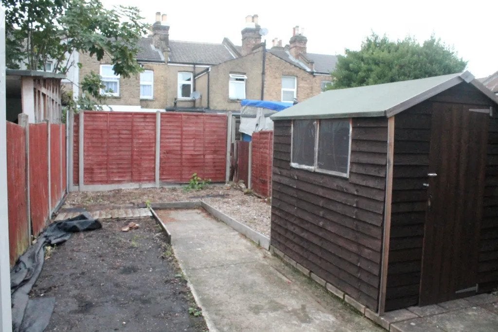 House Harton Road in Greater London