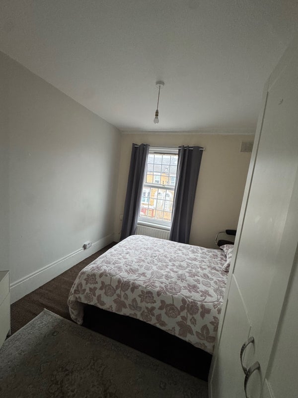 Room Sebert Road in Greater London