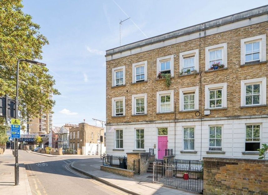Flat Martello Street in Greater London