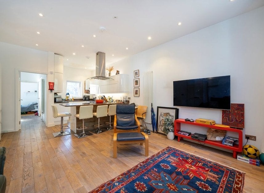 Flat Martello Street in Greater London