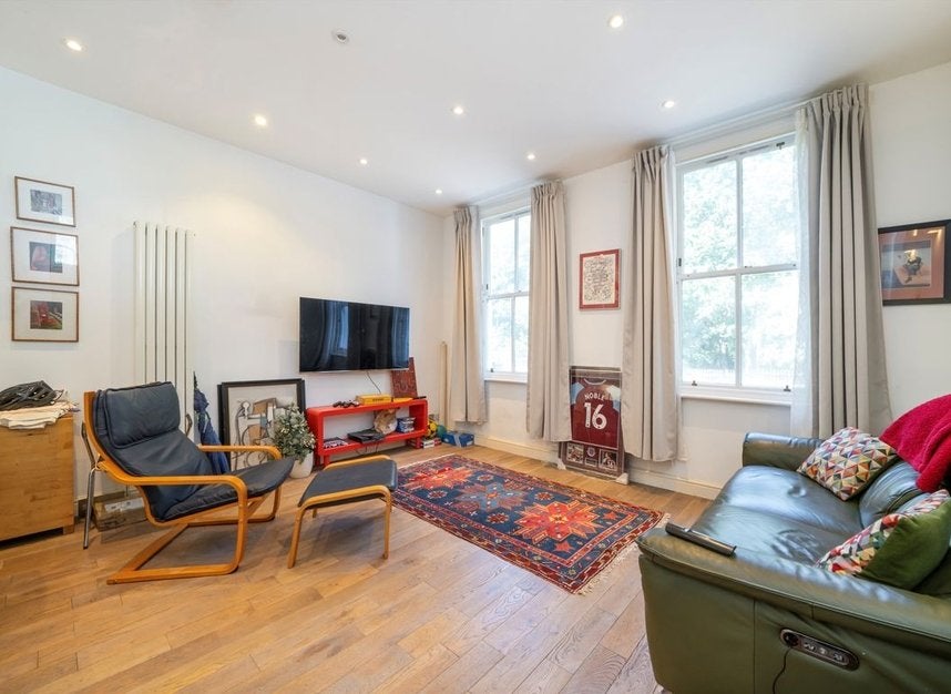 Flat Martello Street in Greater London