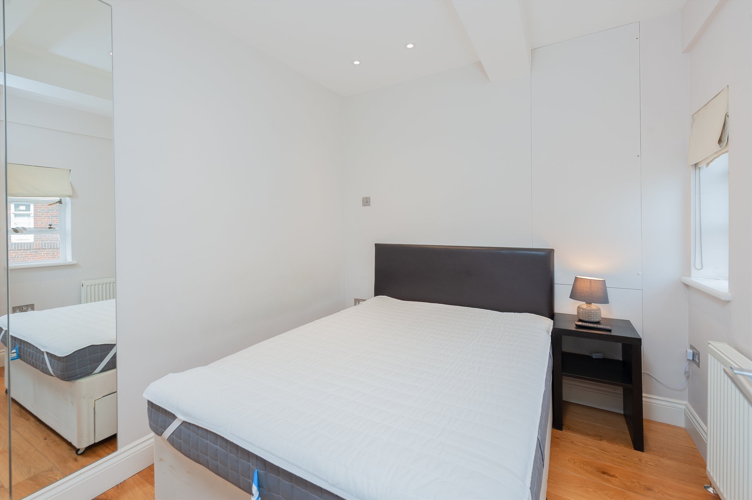 Flat Sloane Avenue in Greater London