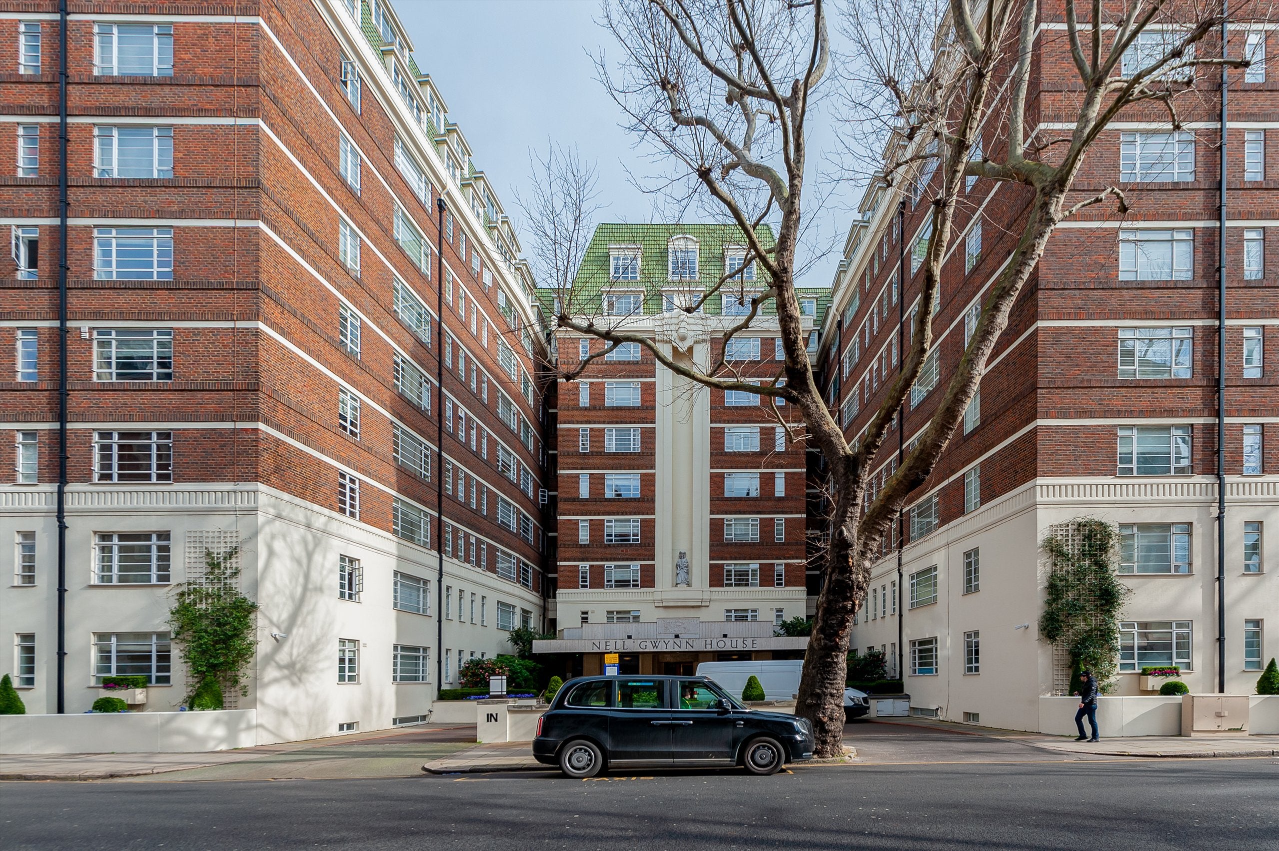 Flat Sloane Avenue in Greater London
