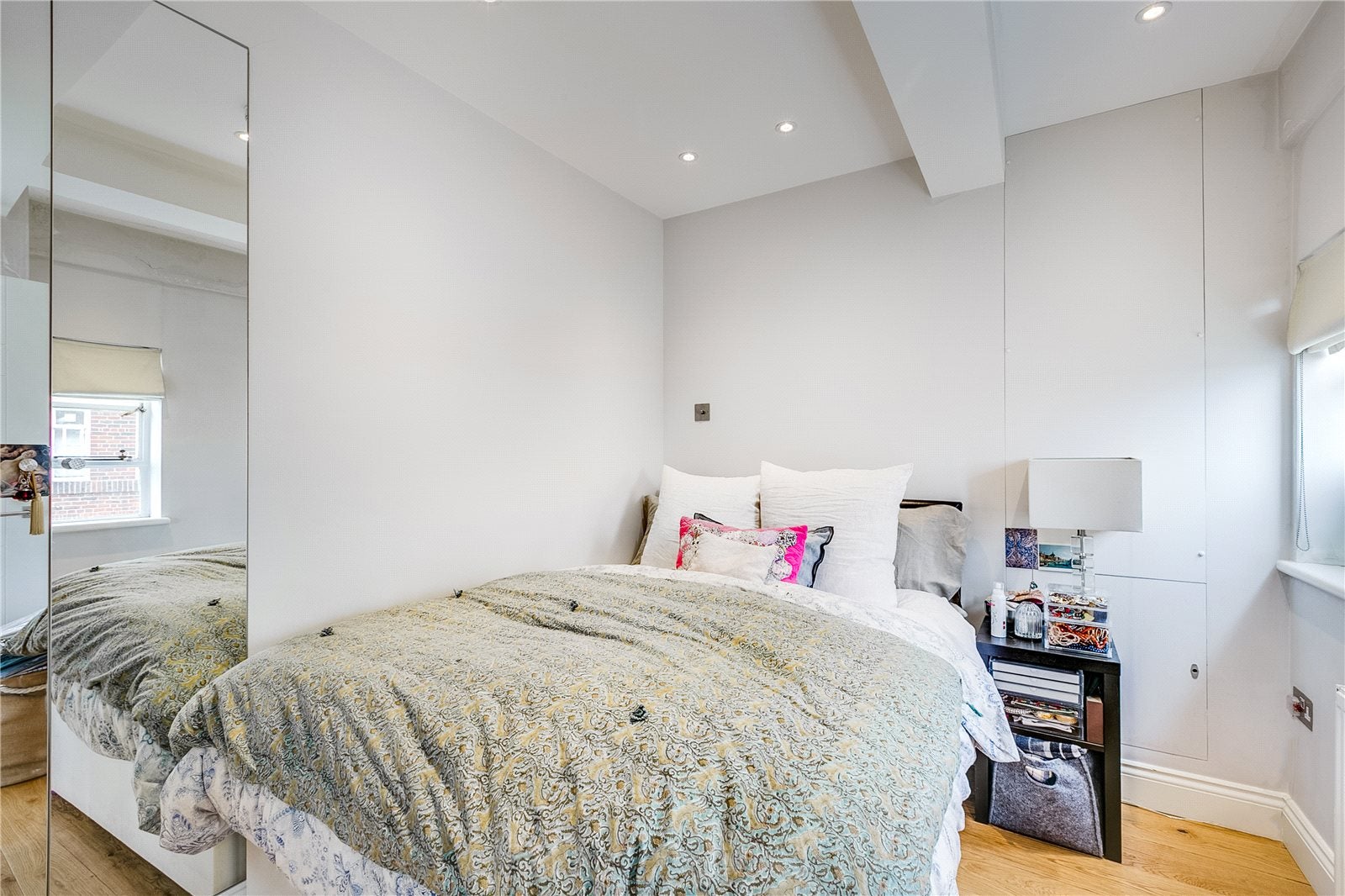 Flat Sloane Avenue in Greater London