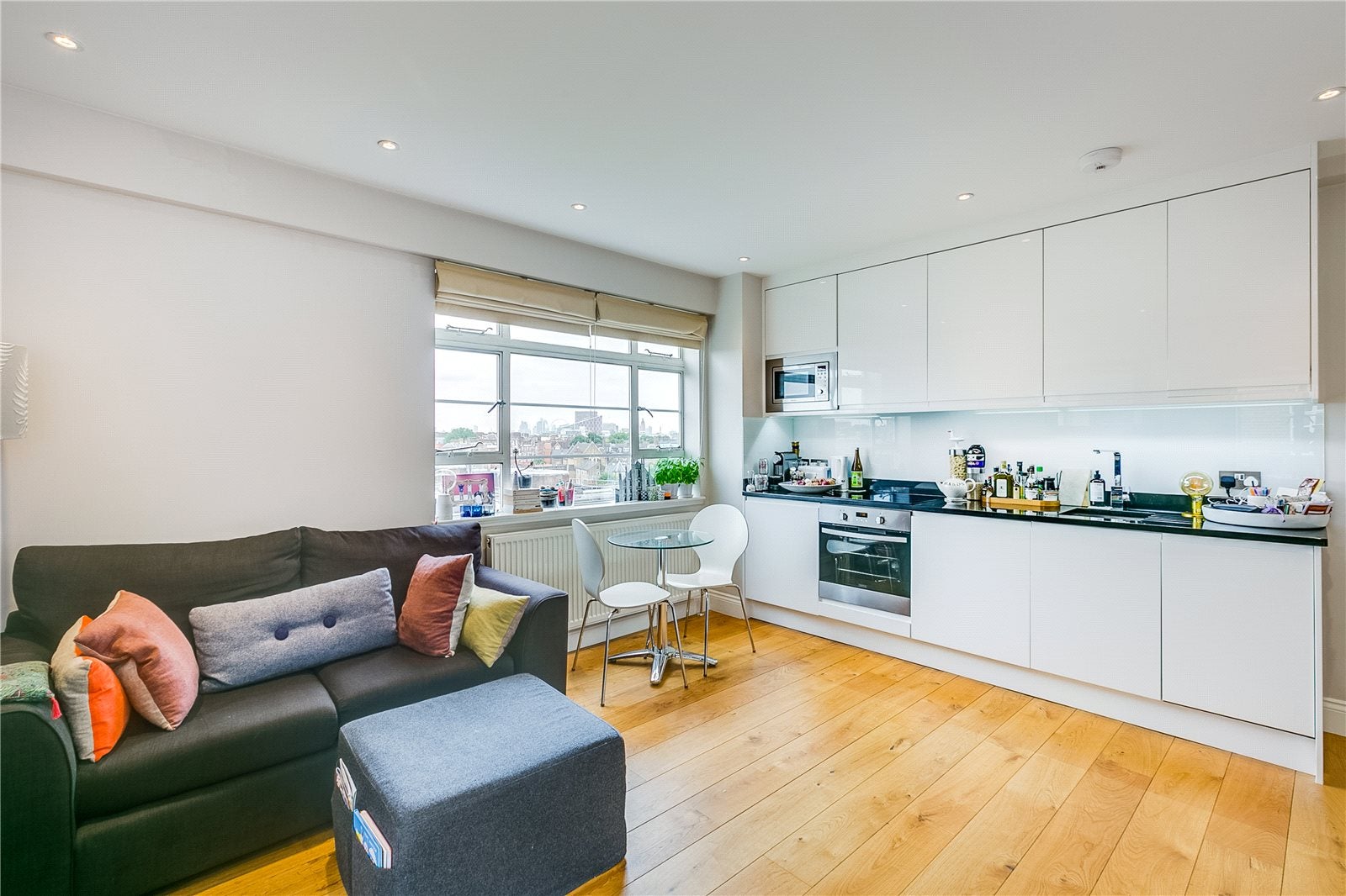 Flat Sloane Avenue in Greater London