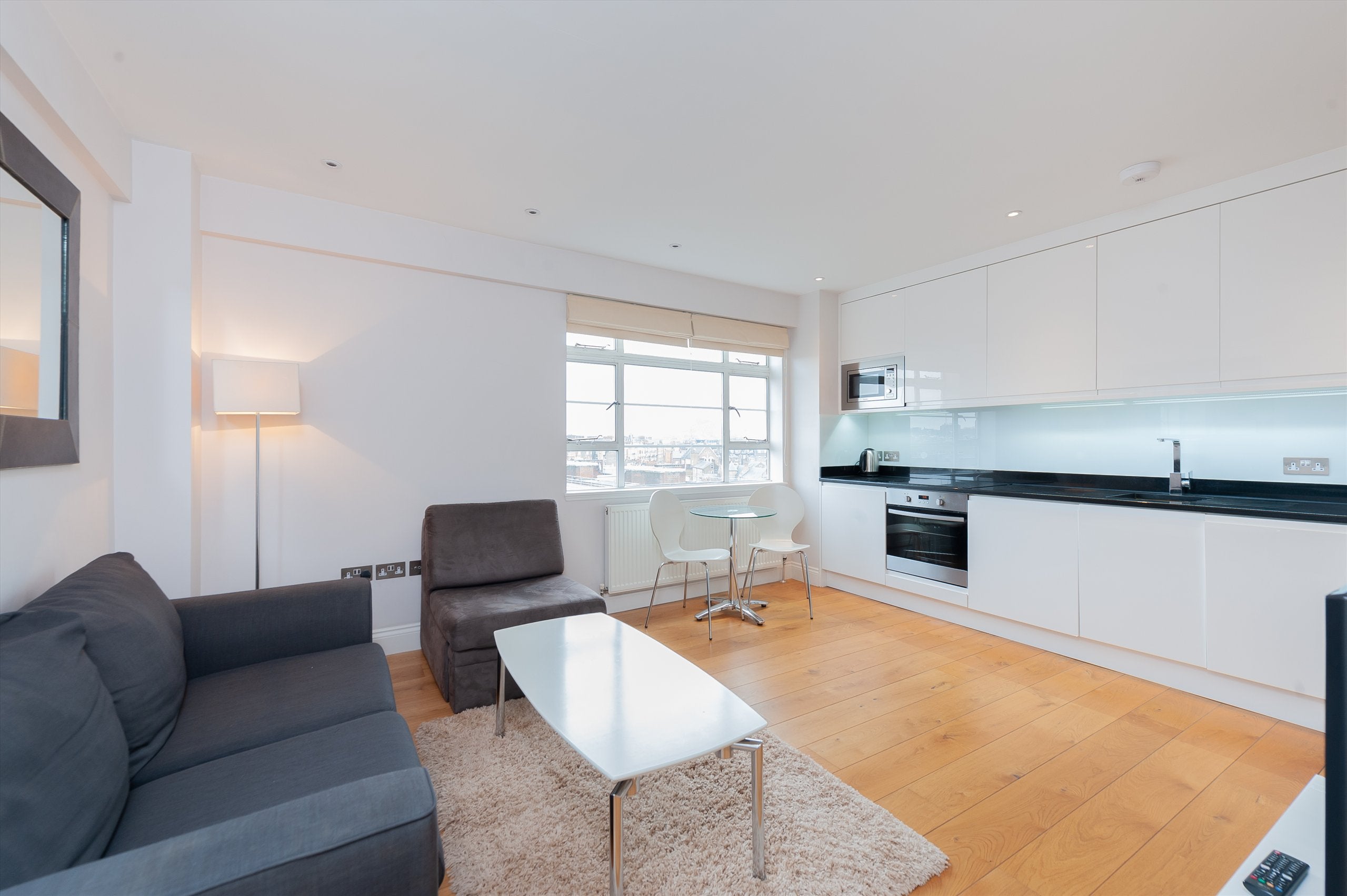 Flat Sloane Avenue in Greater London