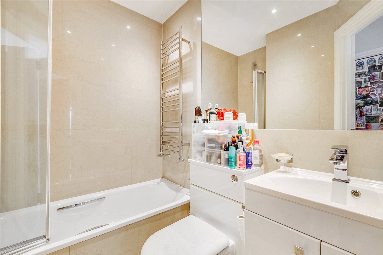 Flat Sloane Avenue in Greater London