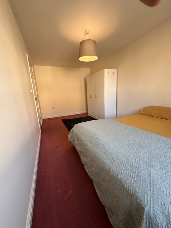 Room Miles Drive in Greater London