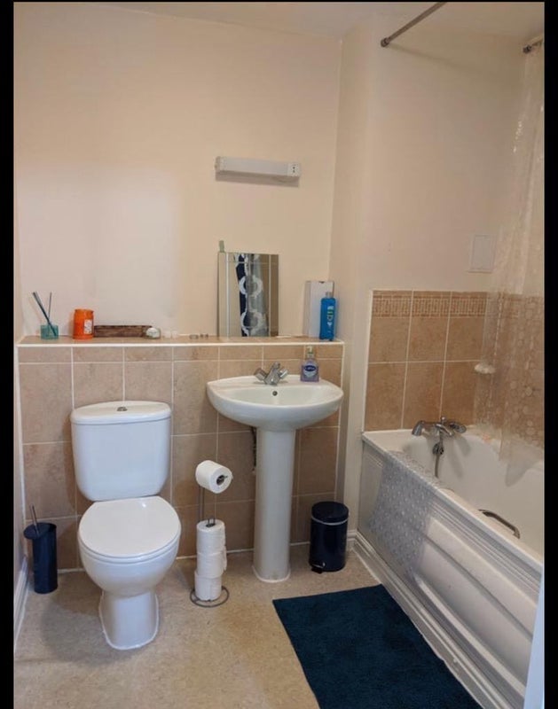 Room Miles Drive in Greater London