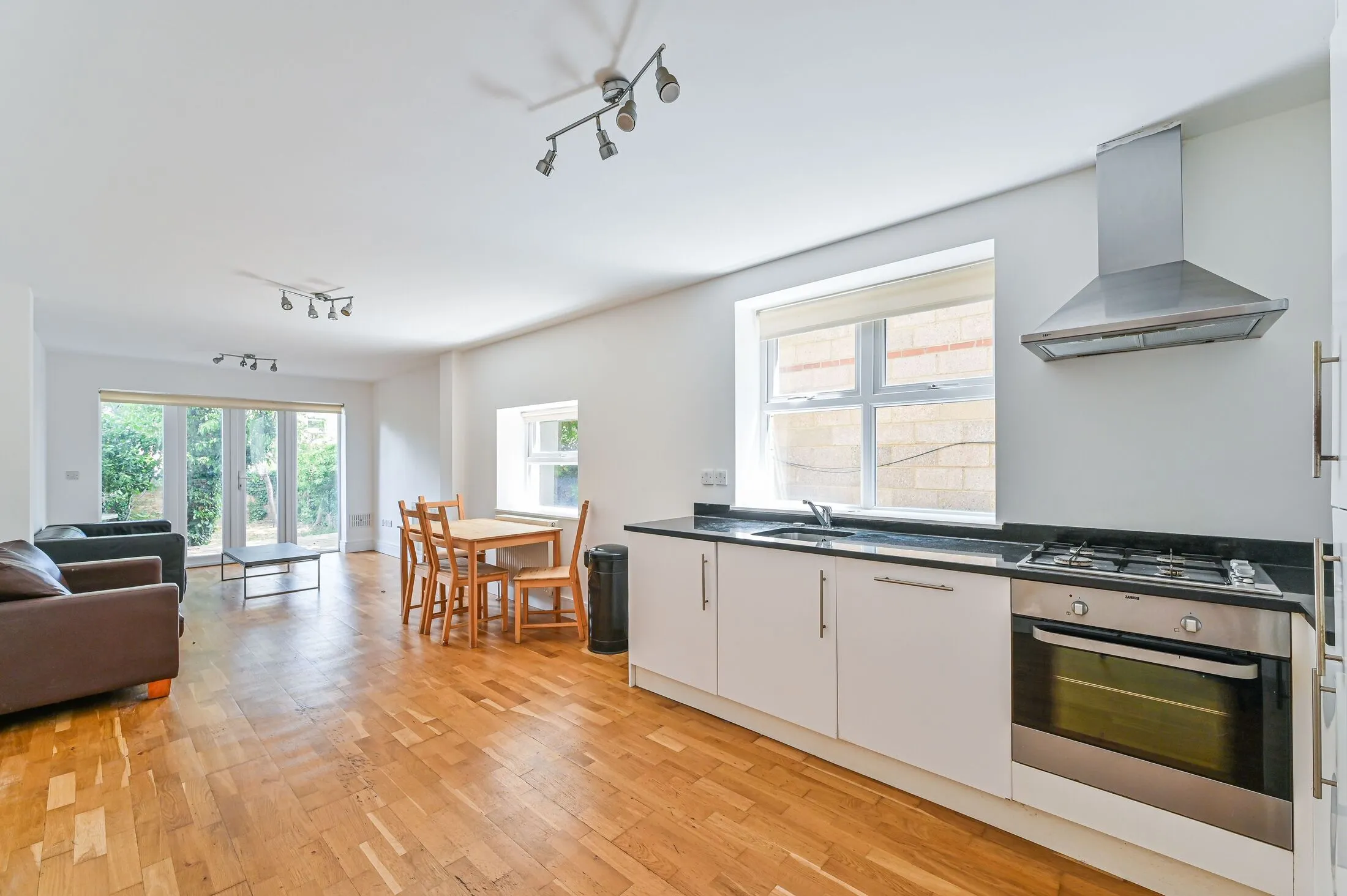 Flat Stockfield Road in Greater London