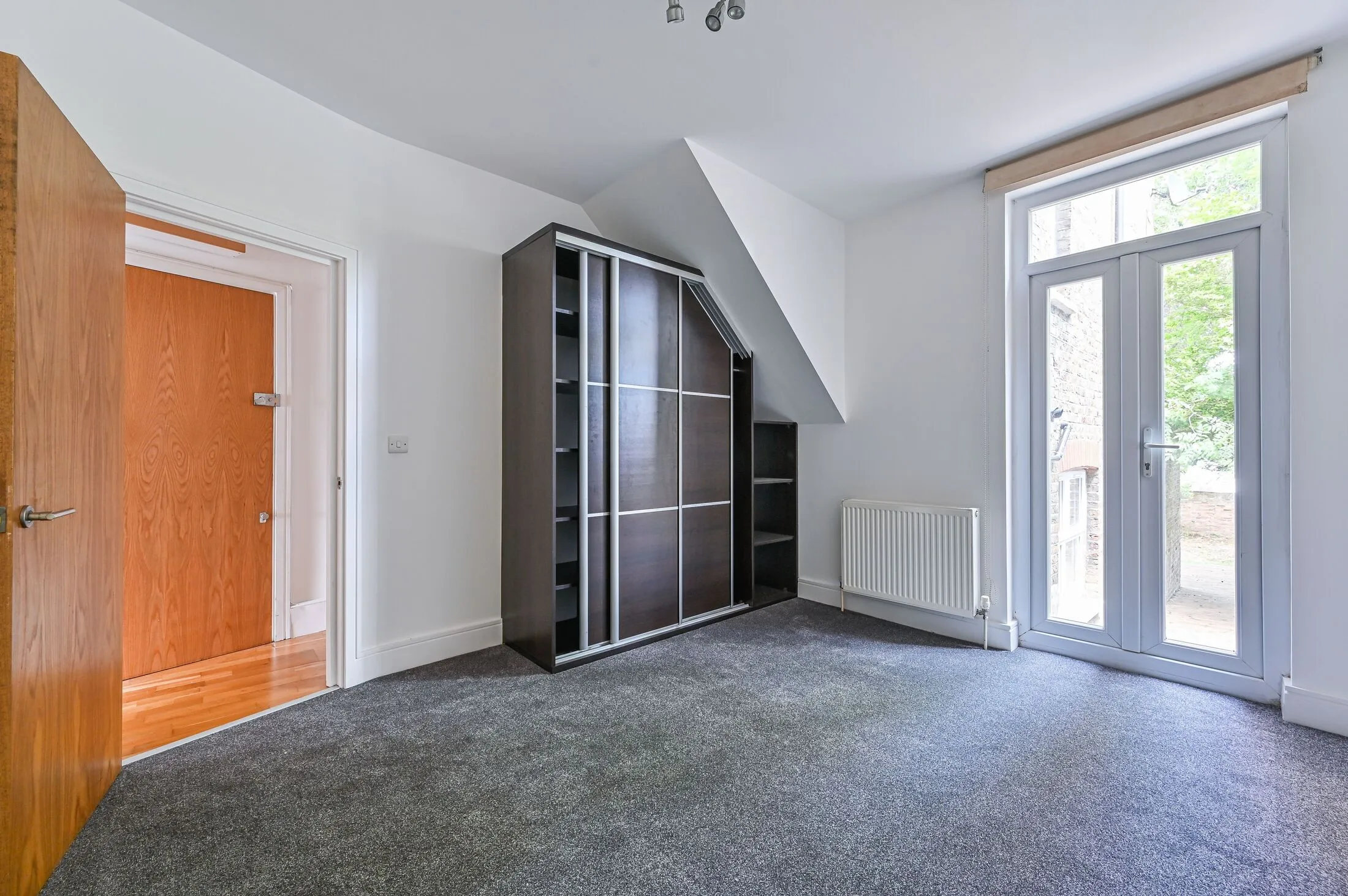 Flat Stockfield Road in Greater London