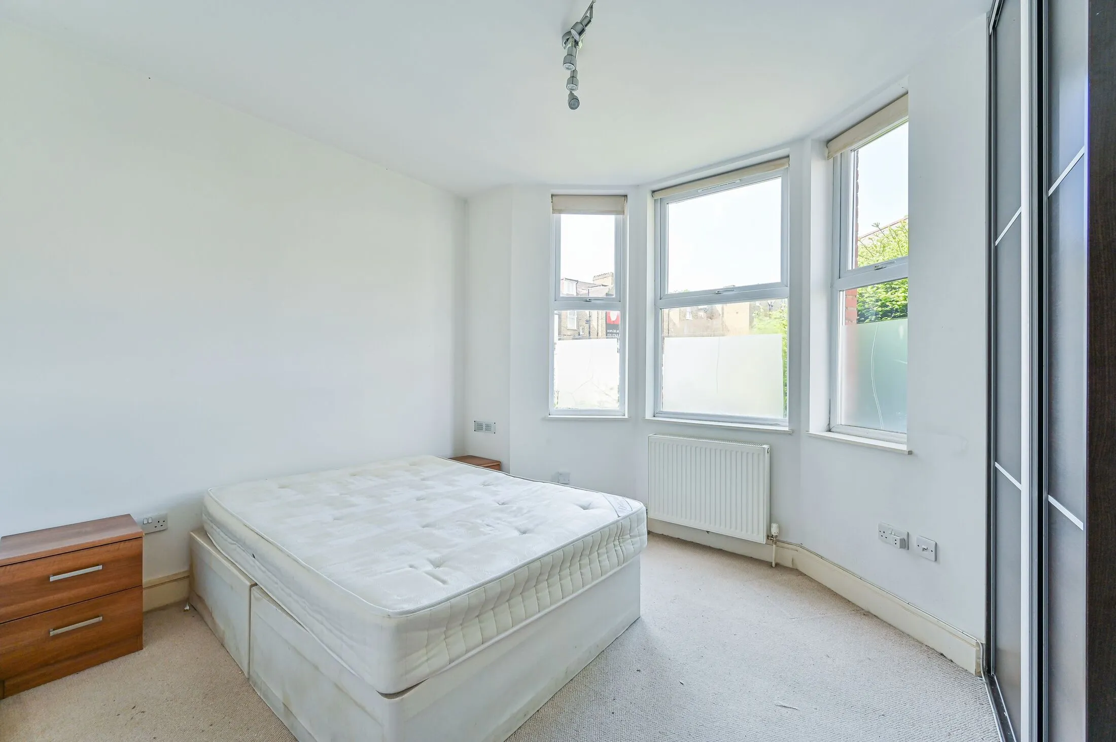 Flat Stockfield Road in Greater London