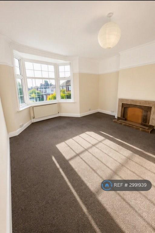 Room Wathen Road in Bristol