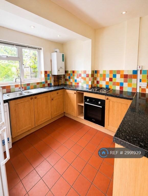 Room Wathen Road in Bristol