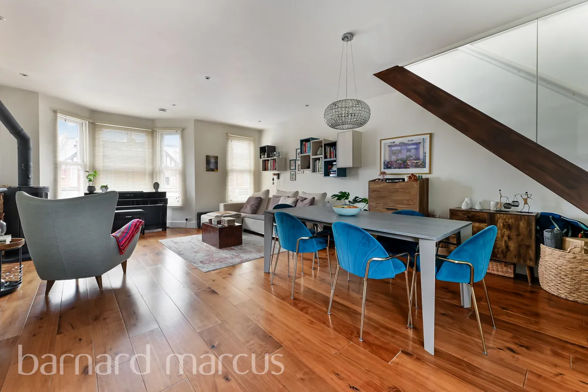 Flat Upper Richmond Road West in Greater London
