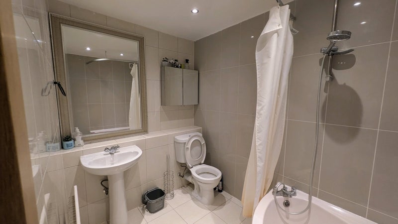 Flat Pentonville Road in Greater London
