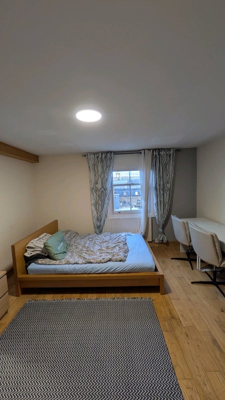 Flat Pentonville Road in Greater London