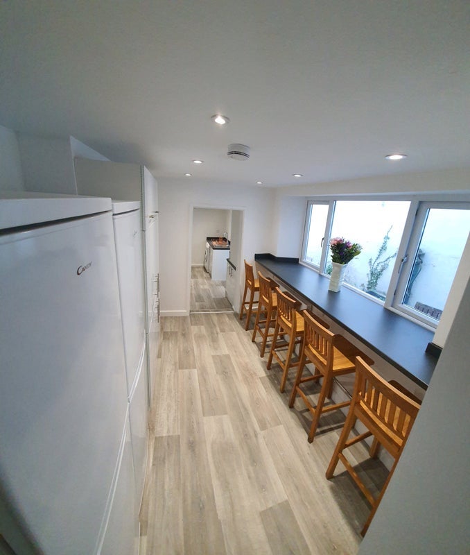 Room High Street in Kingswood