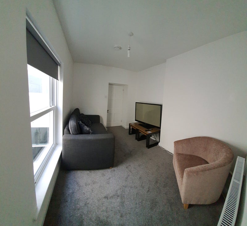 Room High Street in Kingswood