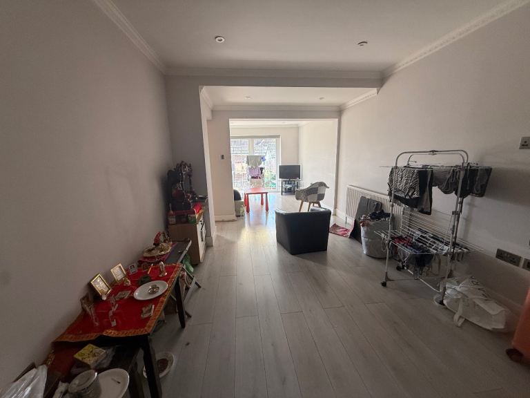Room Albany Crescent in Greater London