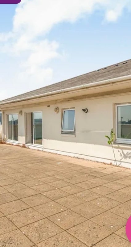 Room Newport Avenue in Greater London