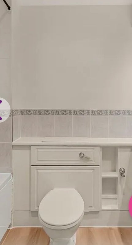 Room Newport Avenue in Greater London