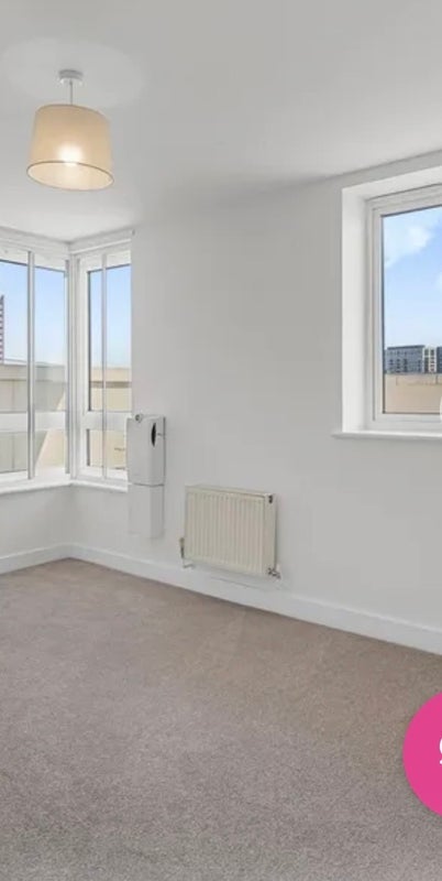 Room Newport Avenue in Greater London
