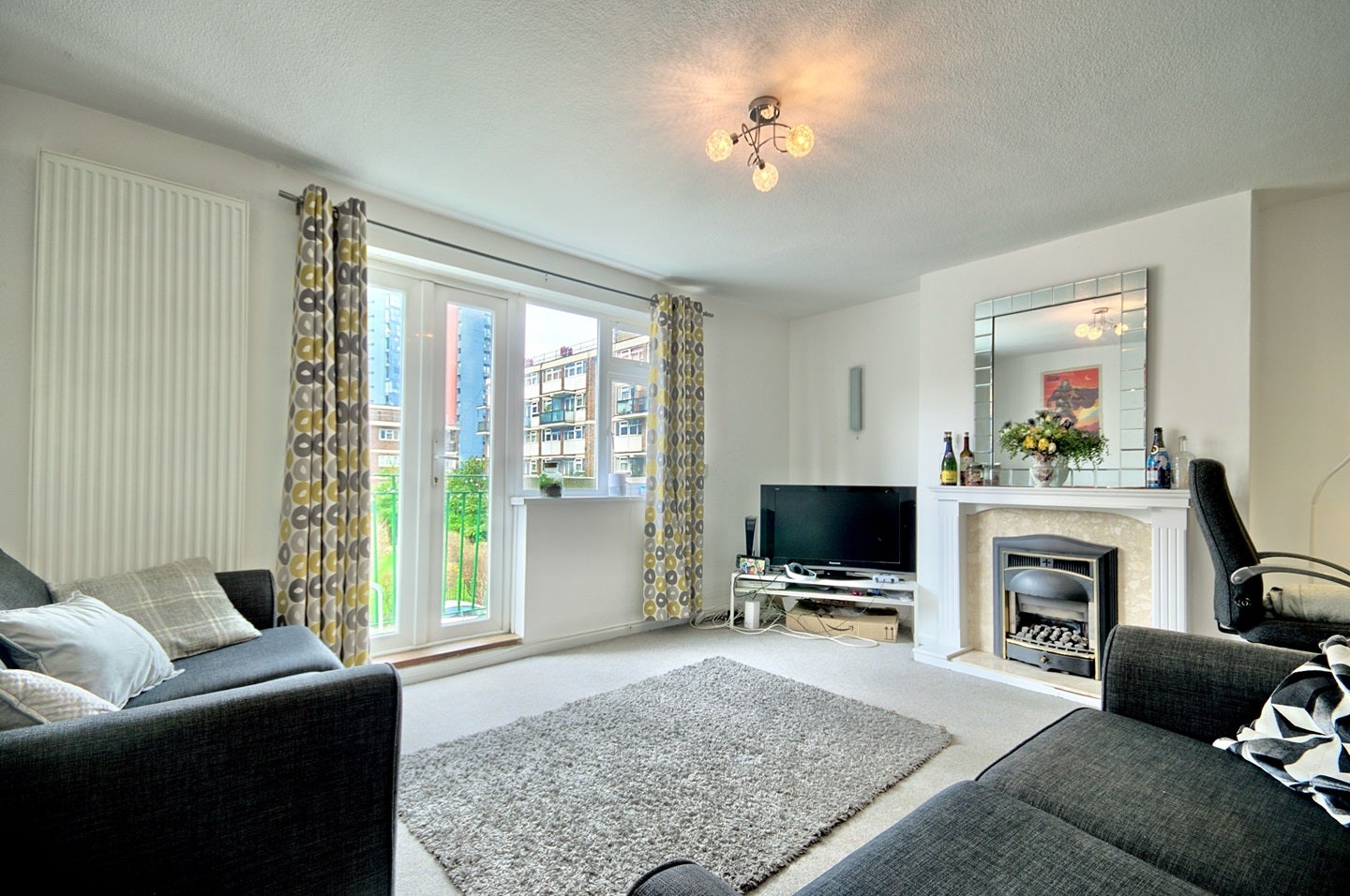 Flat Wellesley Terrace in Greater London