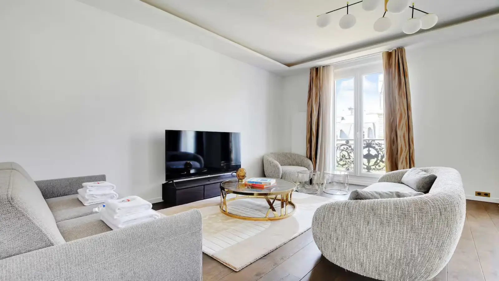 Appartement Avenue Pierre-Iᵉʳ-de-Serbie à Paris